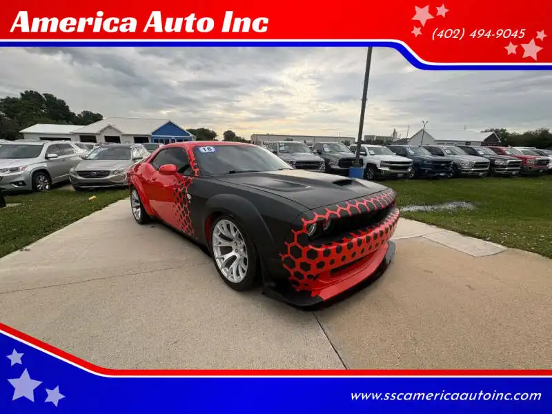 2016 Dodge Challenger SXT's photo