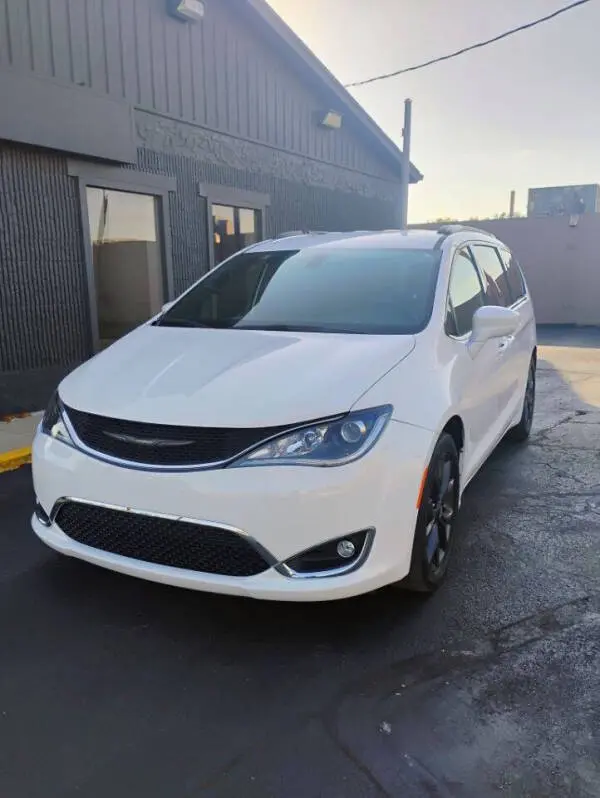 2018 Chrysler Pacifica Touring Plus photo 5