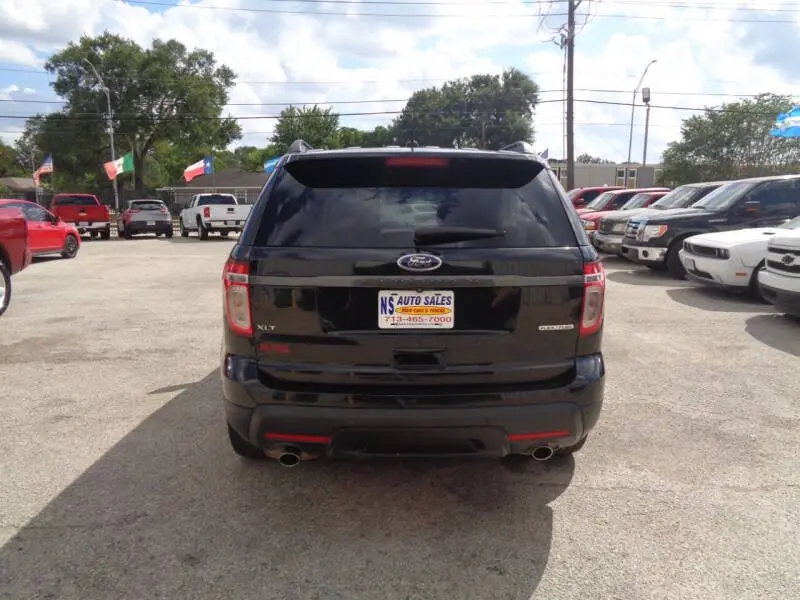 2015 Ford Explorer XLT photo 4
