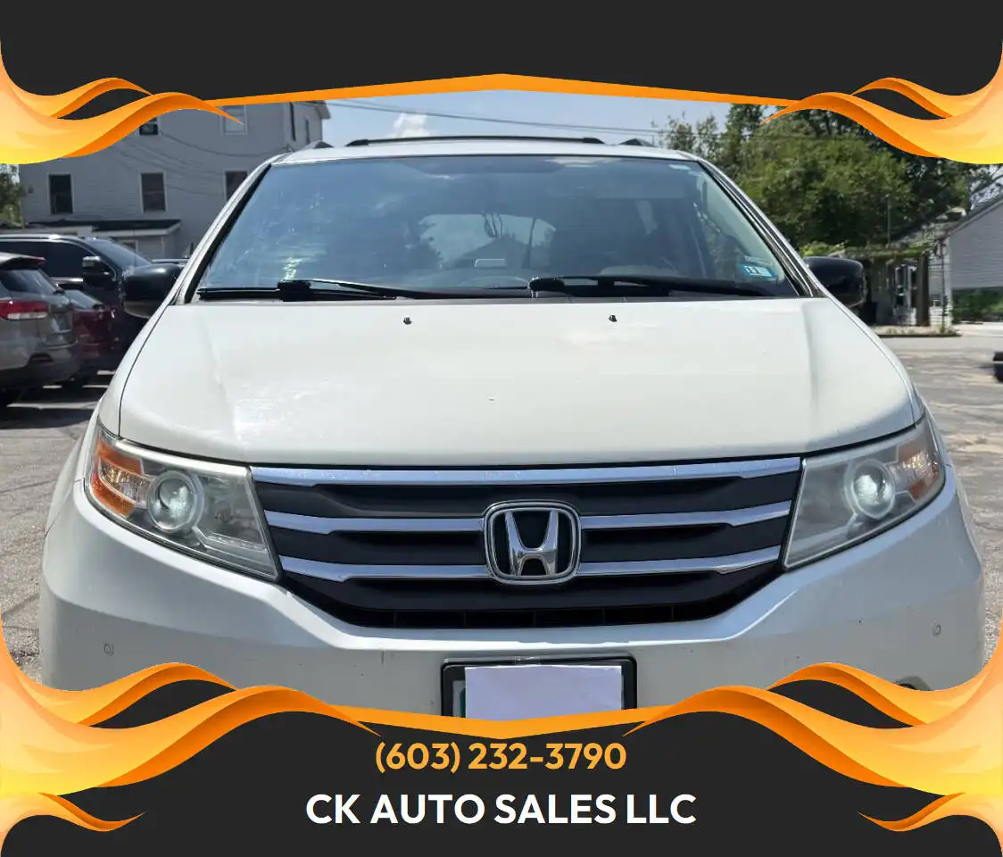 2013 Honda Odyssey Touring's photo