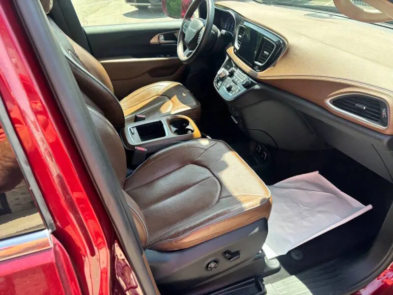 2017 Chrysler Pacifica Limited photo 4