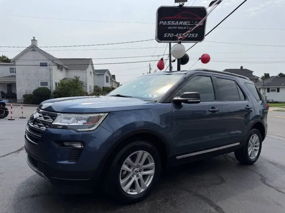 2019 Ford Explorer XLT 4WD photo 1