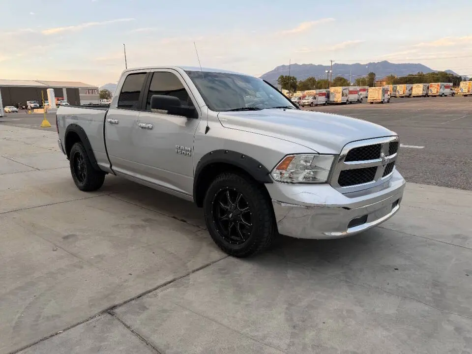 2015 RAM 1500 SLT Quad Cab photo 3