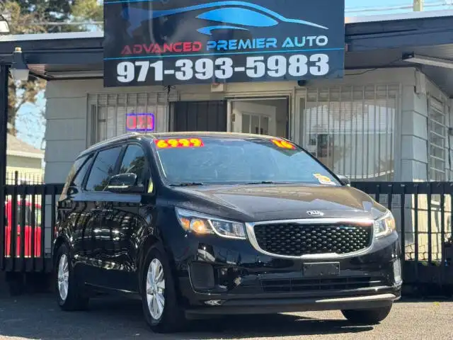 2016 Kia Sedona LX's photo