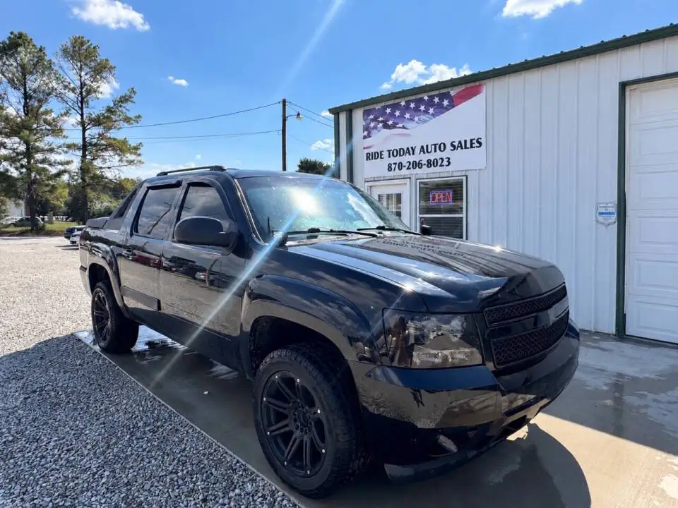 2010 Chevrolet Avalanche LT 4WD's photo
