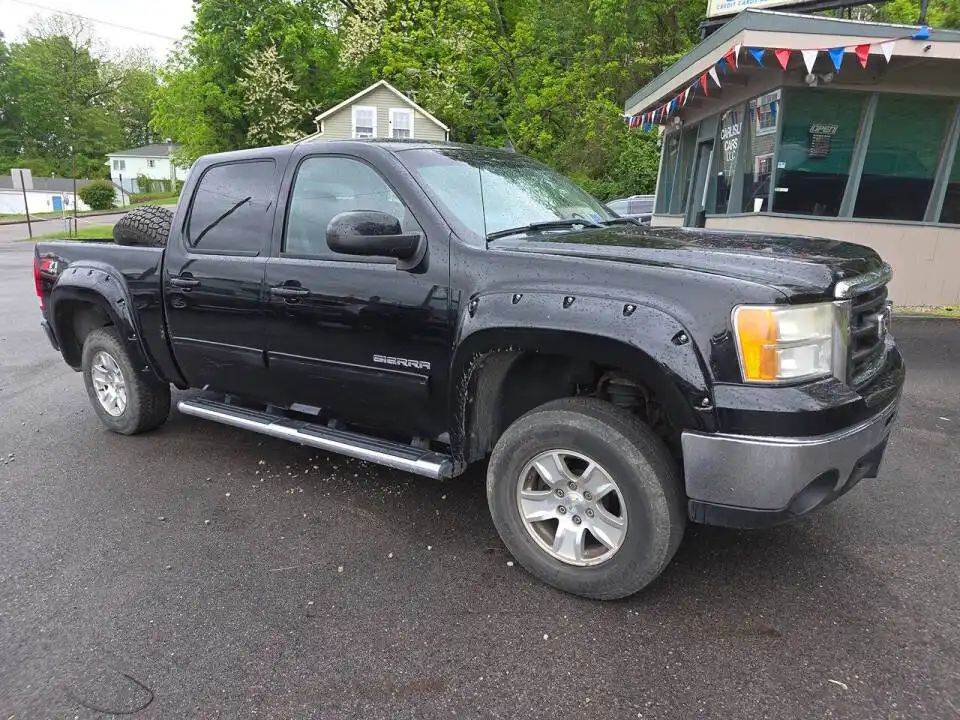 2011 GMC Sierra 4WD Crew Cab SLT SWB's photo