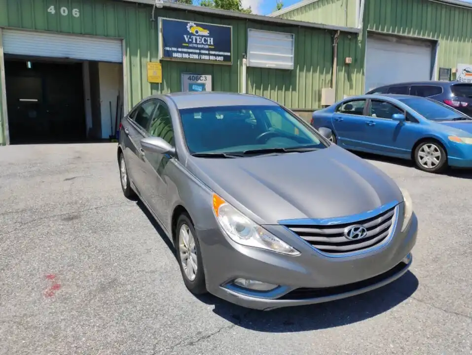 2013 Hyundai Sonata GLS I4 A/T's photo