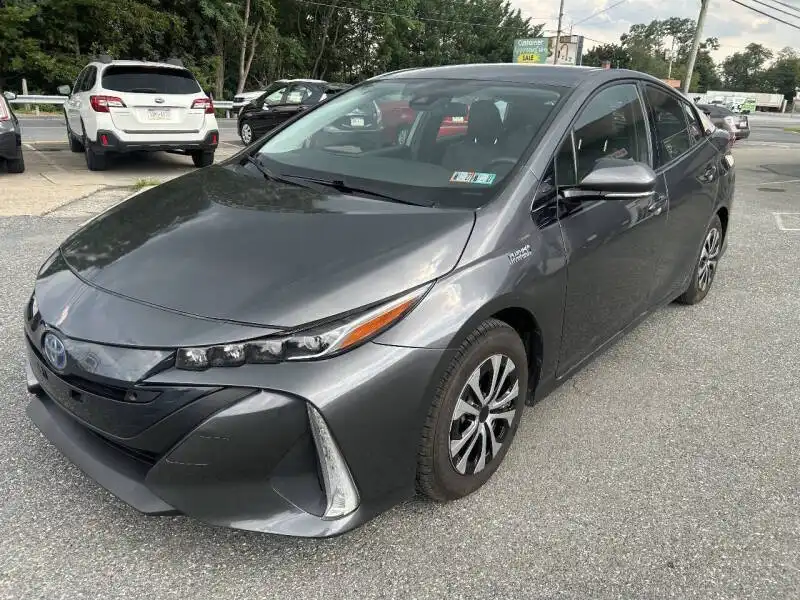 2017 Toyota Prius Prime Premium's photo