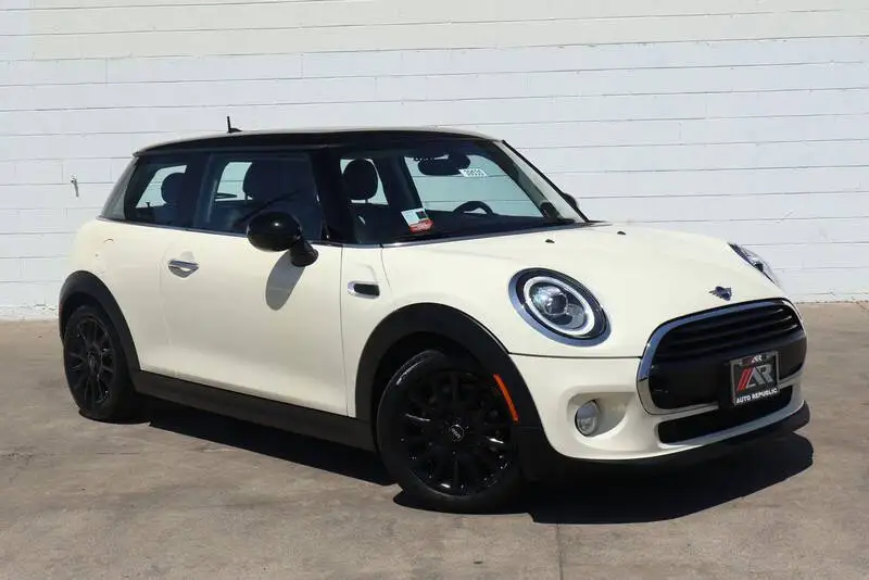 2019 MINI Hardtop Cooper Signature photo 1