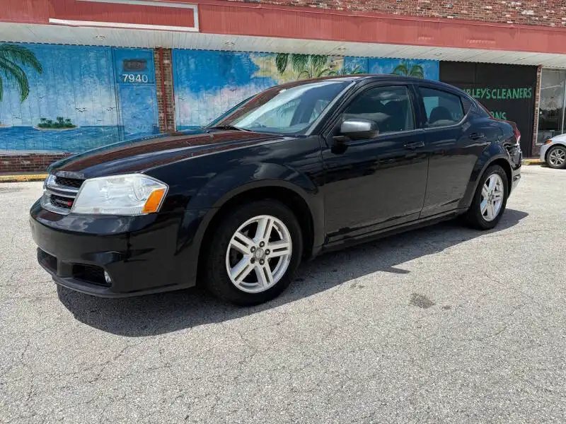 2013 Dodge Avenger SXT's photo