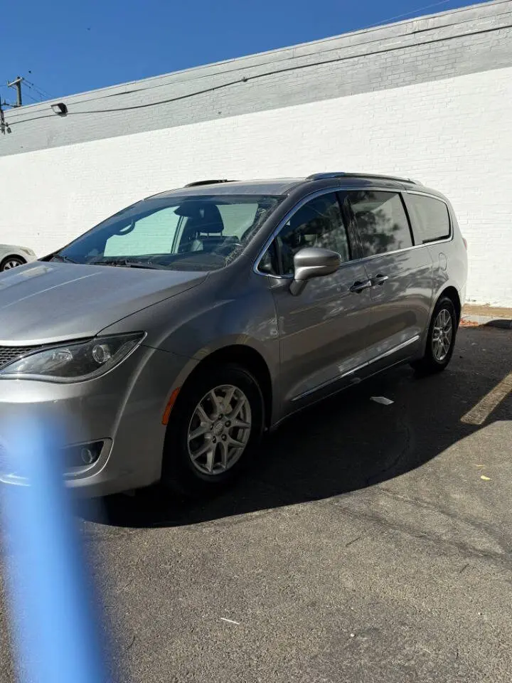 2020 Chrysler Pacifica Touring L photo 3
