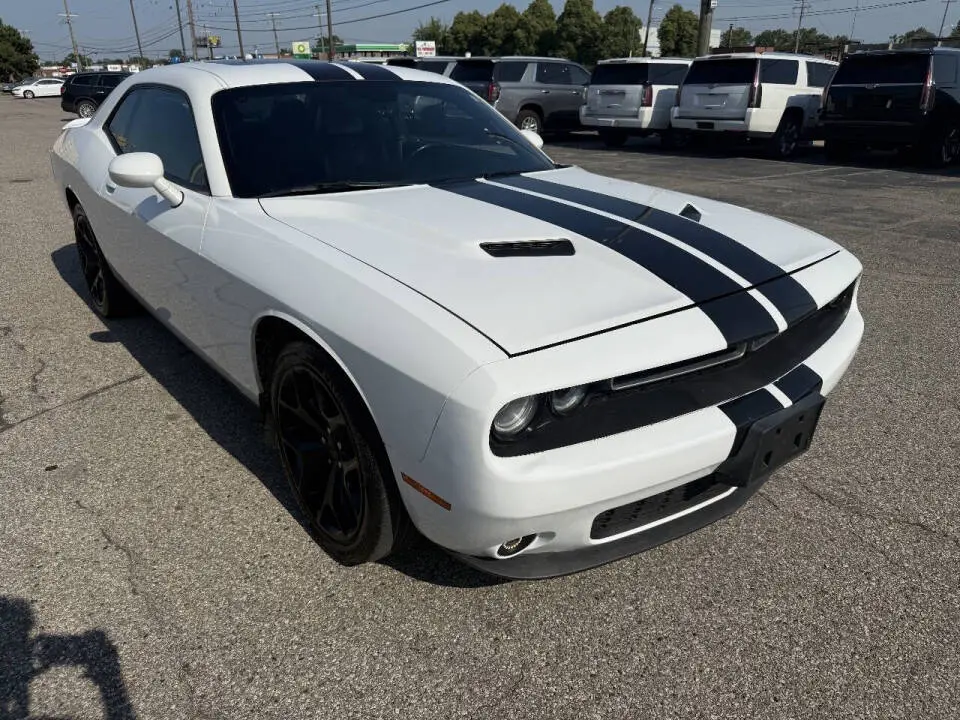 2016 Dodge Challenger SXT Plus photo 5