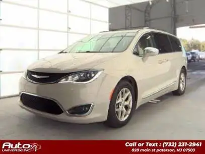 2020 Chrysler Pacifica Limited's photo