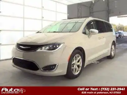 2020 Chrysler Pacifica Limited's photo
