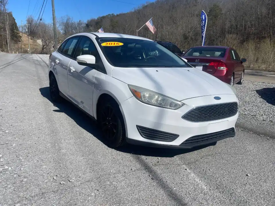 2016 Ford Focus Sedan SE's photo