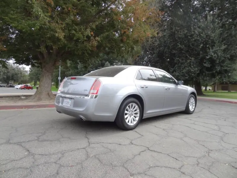 2014 Chrysler 300 Base photo 4