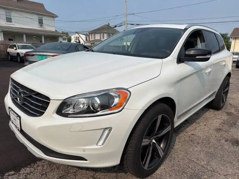 2017 Volvo XC60 T6 AWD Dynamic's photo