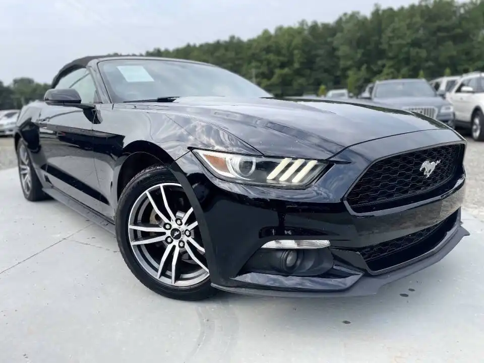 2016 Ford Mustang EcoBoost Convertible Premium's photo