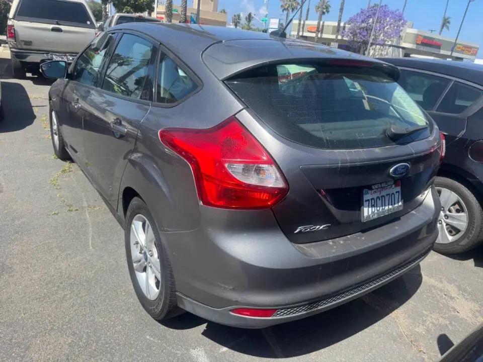 2013 Ford Focus SE Hatchback 5-Door photo 4