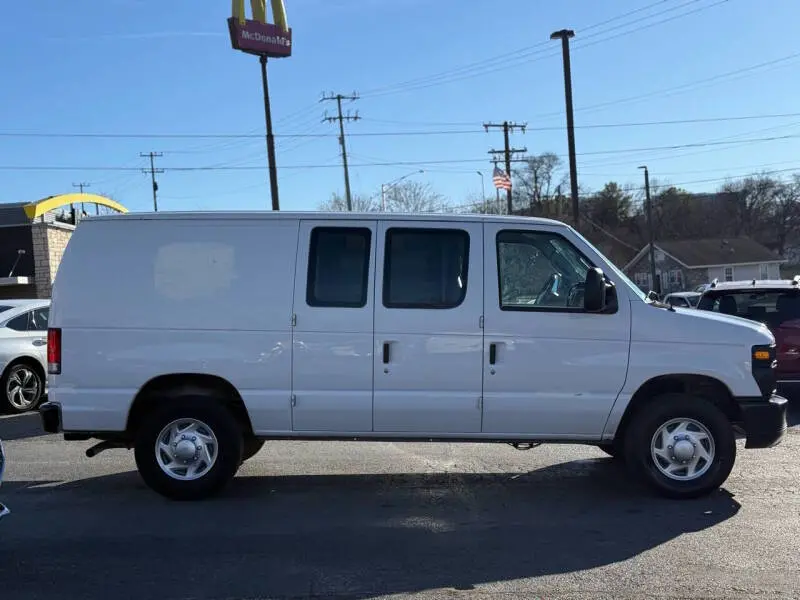 2014 Ford E-Series E-250 Van photo 4