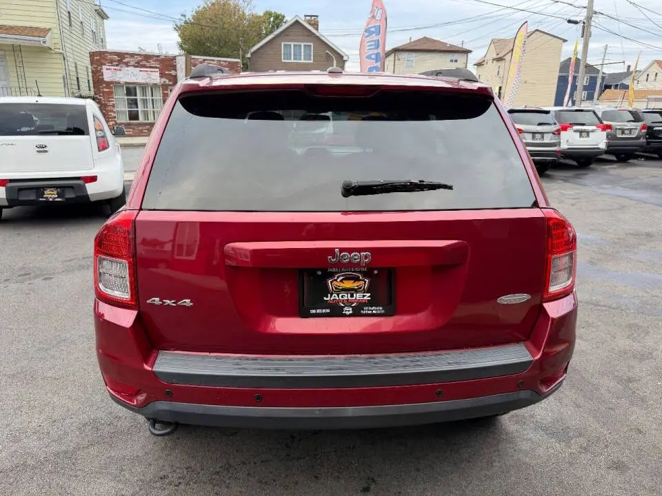 2012 Jeep Compass Latitude 4X4 photo 4
