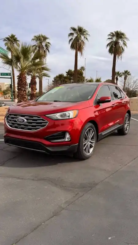 2019 Ford Edge Titanium's photo