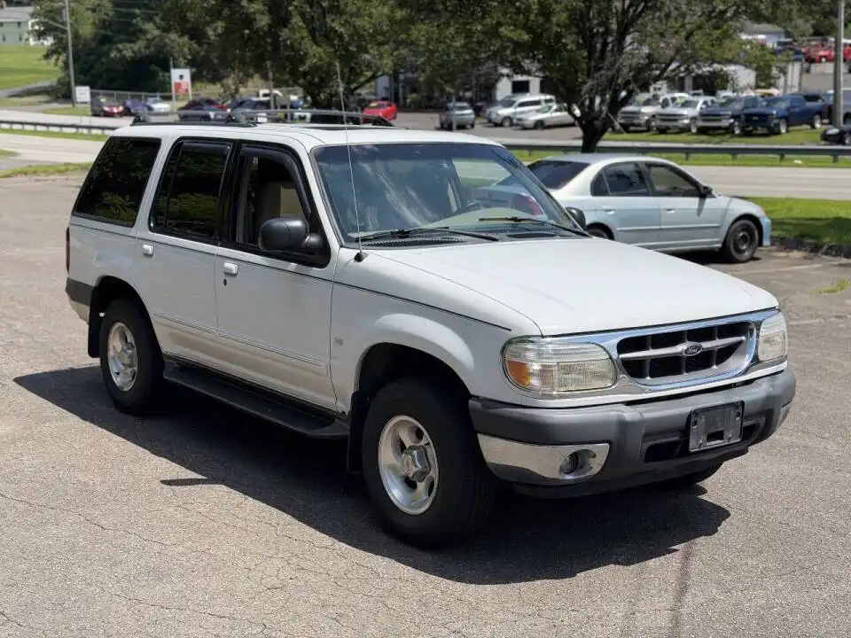 2000 Ford Explorer XLT AWD's photo