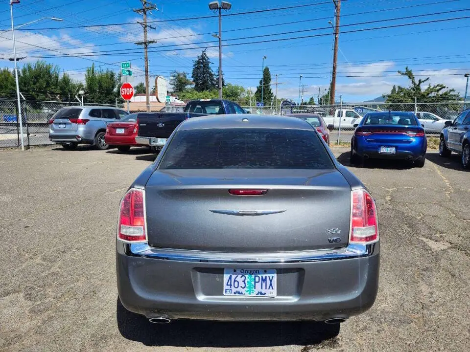 2012 Chrysler 300 Base photo 4