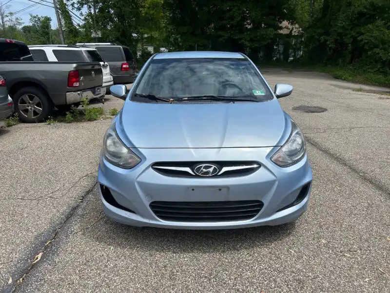 2012 Hyundai Accent GS 5-Door 6-Speed Automatic's photo
