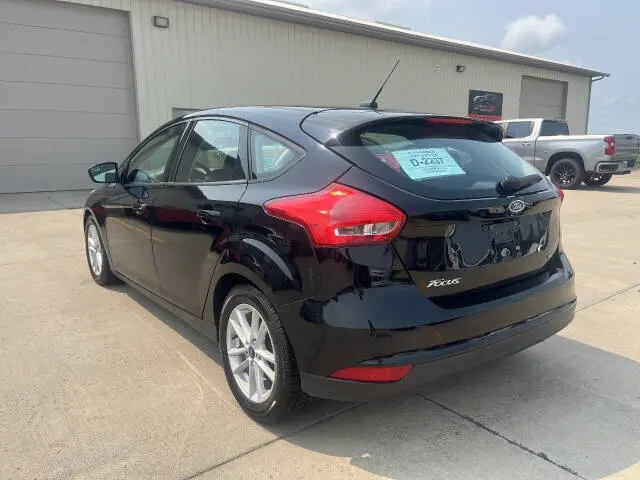 2018 Ford Focus SE Hatchback photo 3