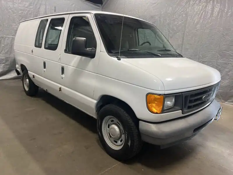 2005 Ford E-Series E-150 Van's photo