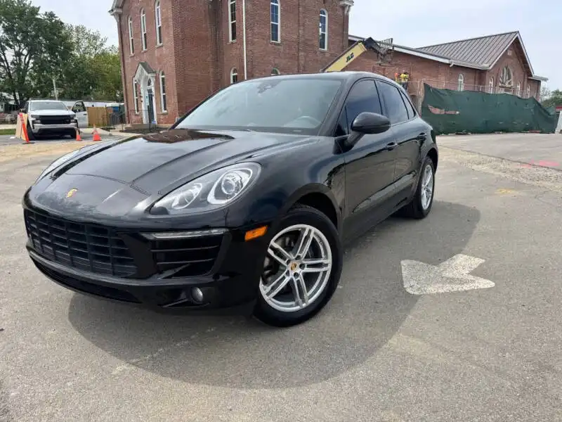 2017 Porsche Macan Base's photo