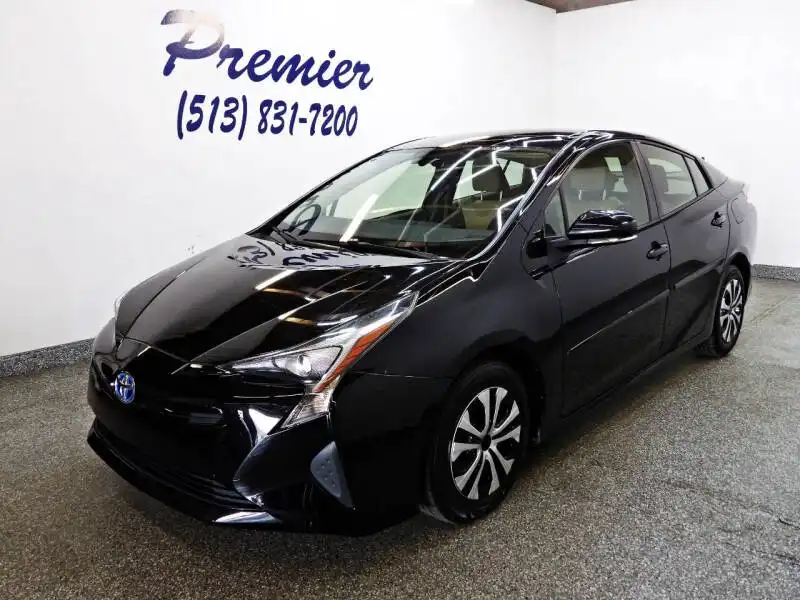 2016 Toyota Prius Three's photo
