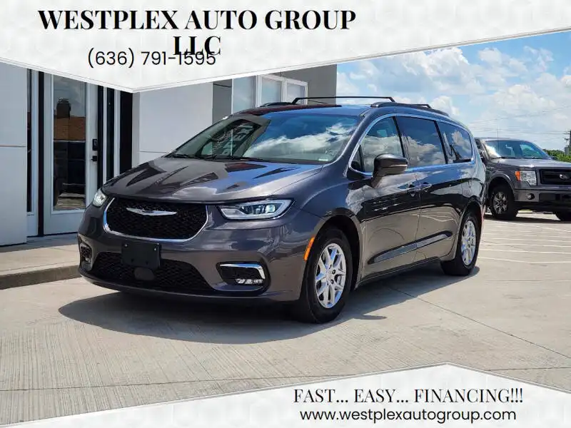 2022 Chrysler Pacifica Touring L's photo