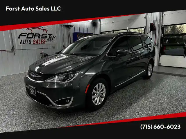 2018 Chrysler Pacifica Touring L's photo