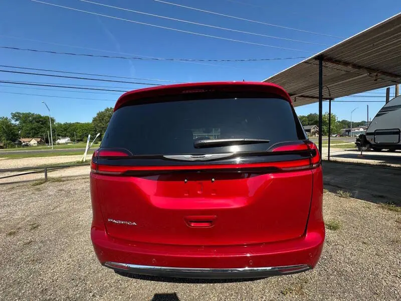 2025 Chrysler Pacifica Select photo 5