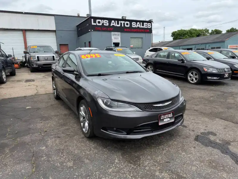 2015 Chrysler 200 S's photo