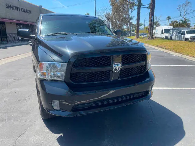 2016 RAM 1500 Express 4x4 Quad Cab 6'4 photo 3