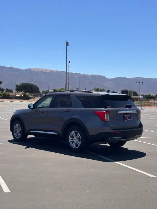 2021 Ford Explorer XLT 4WD photo 4