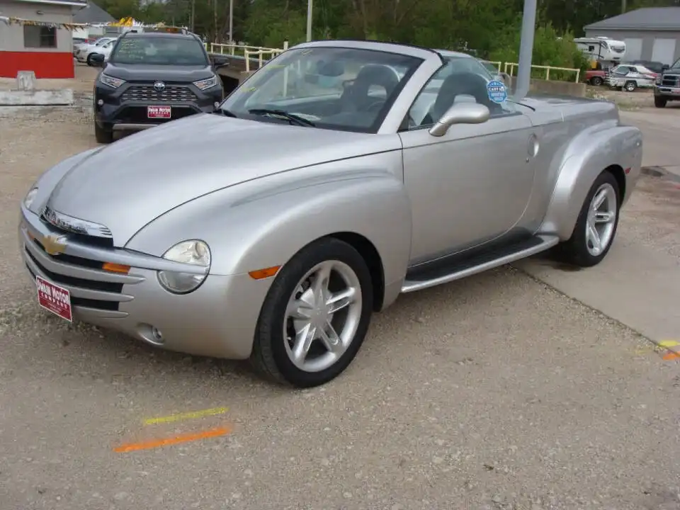 2004 Chevrolet SSR LS's photo