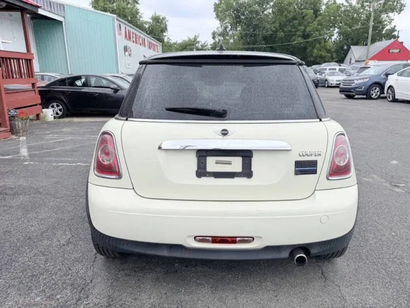 2013 MINI Cooper Base photo 4