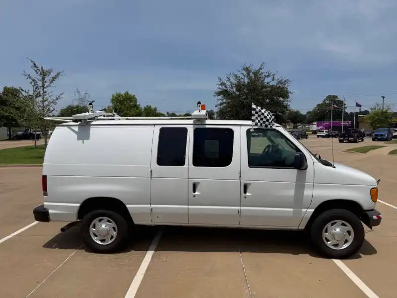 2007 Ford E-Series E-250 Van's photo