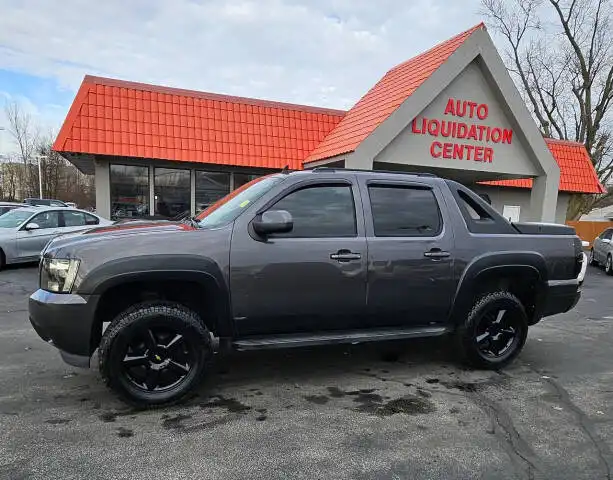 2011 Chevrolet Avalanche 4WD Avalanche LS's photo