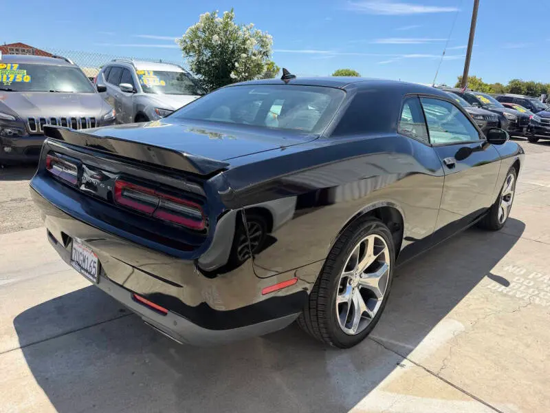 2016 Dodge Challenger SXT Plus photo 3