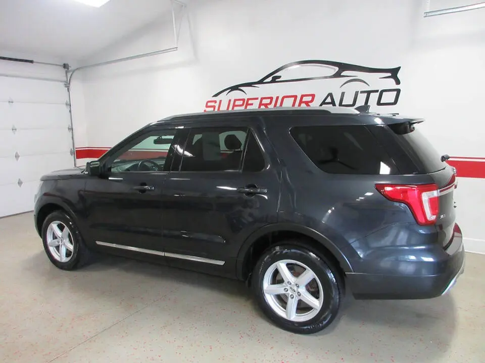 2017 Ford Explorer XLT 4WD photo 3