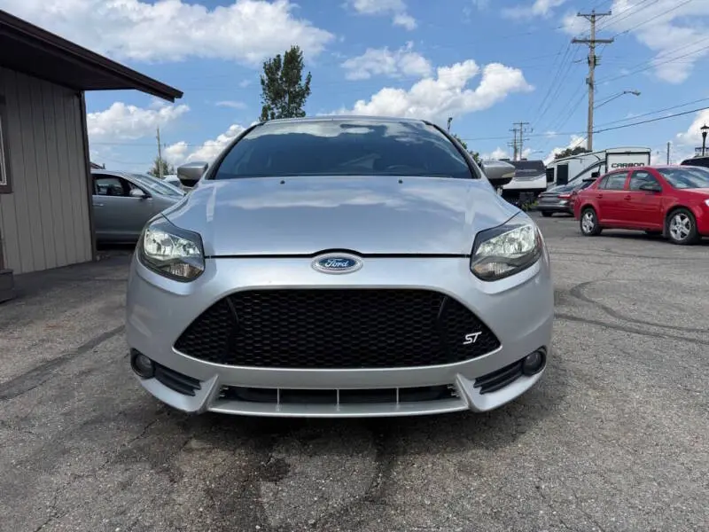 2013 Ford Focus ST Hatchback 5-Door photo 3