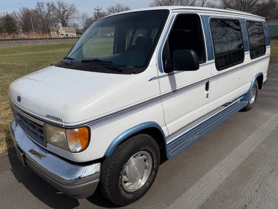 1996 Ford E-Series's photo