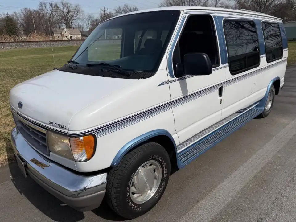 1996 Ford E-Series's photo