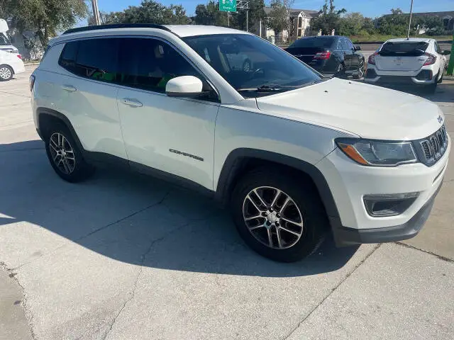 2017 Jeep Compass Latitude 4X4 photo 1