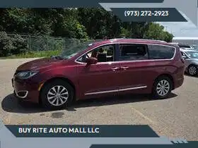2019 Chrysler Pacifica Touring L's photo